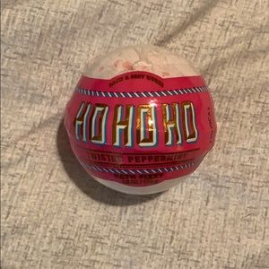 BBW twisted peppermint bath bomb